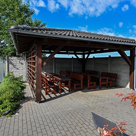 Penzion Zurek Velké Bílovice Exteriör bild